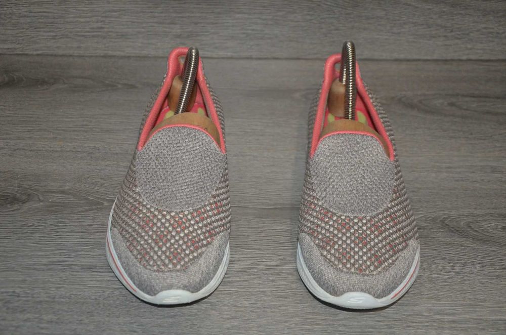 Продам кросівки Фірма Skechers.