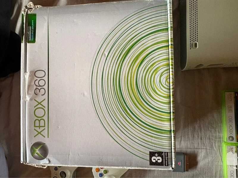 Xbox 360 Arcade  zestaw konsola 100% sprawna kartonik 2 pady 5 gier