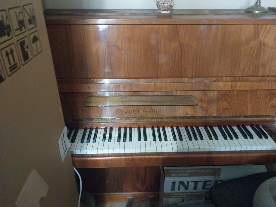 Віддам безкоштовно піаніно