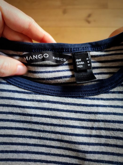 T-shirt w paski Mango
