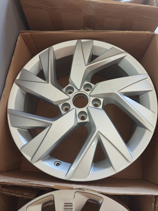 Felgi NOWE oryginał Volkswagen 18"