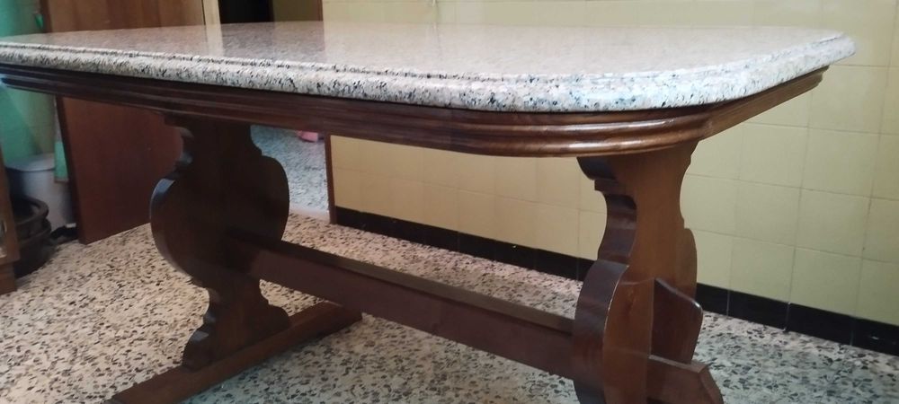 Mesa de cozinha madeira maciça e granito