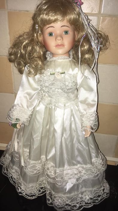 Фарфорова лялька