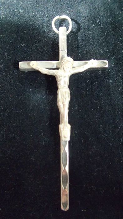 Crucifixos antigos em metal