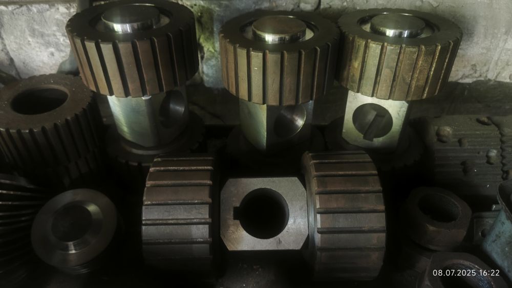 Гранулятор, Рабочая часть с матрицей 200 и подвижные ролики