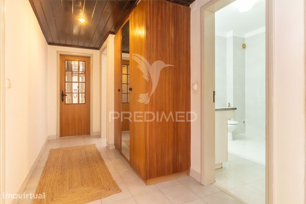 Apartamento T2 com 2 Marquises ,4 Caminhos em Setúbal.