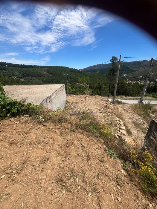 Quinta com garagem e armazém