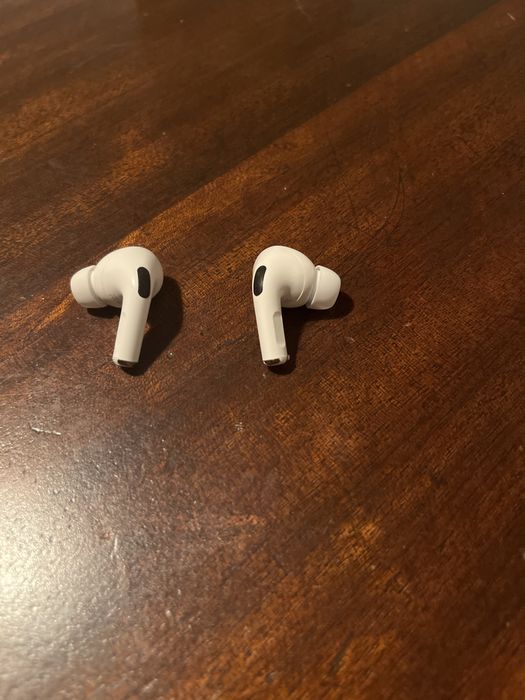 Apple airpods fones funcinam perfeitamente mas a caixa nao funciona tudo incluido