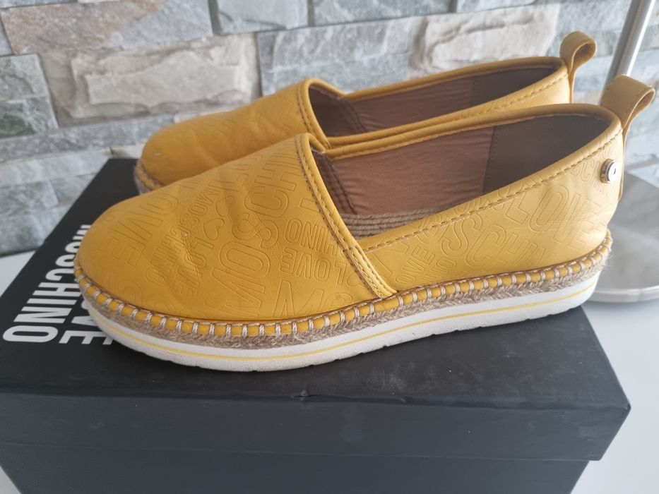 Alpercatas love moschino