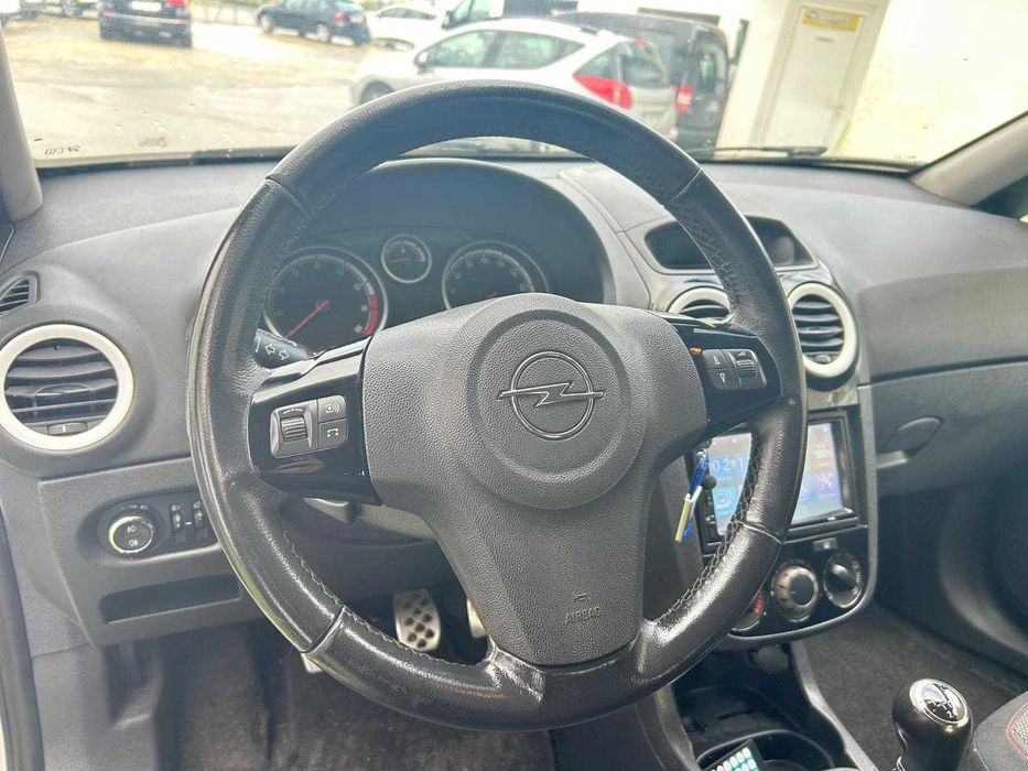 Opel Corsa 1.2I Black Edition