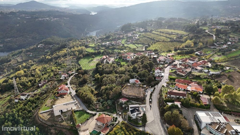 Moradias em ruína em Abragão