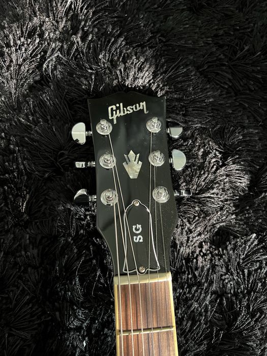 Gibson SG Standard Ebony + Afinador + Peavy R60