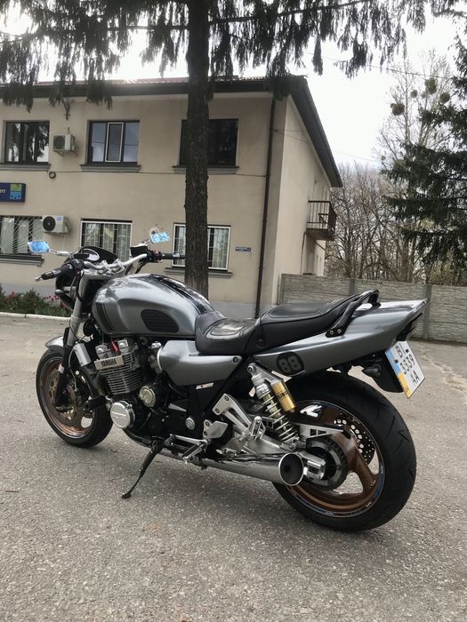 Легендарний Ямаха XJR 1200 в крутому відреставрованому стані