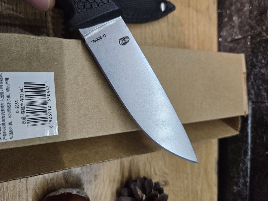 Noz myśliwski na ryby i grzyby