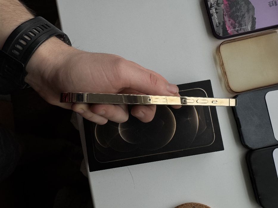 iPhone 12 Pro Max 256gb Gold с коробкою, не кручений не розбирався.