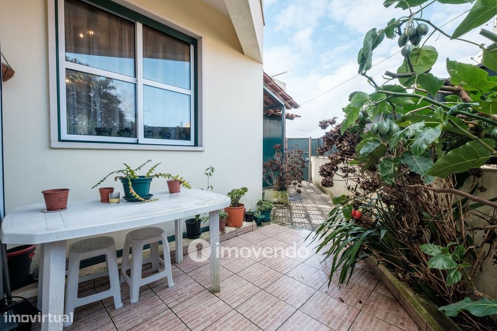 Moradia T3 mobilada e equipada, com garagem e jardim, na Mealhada