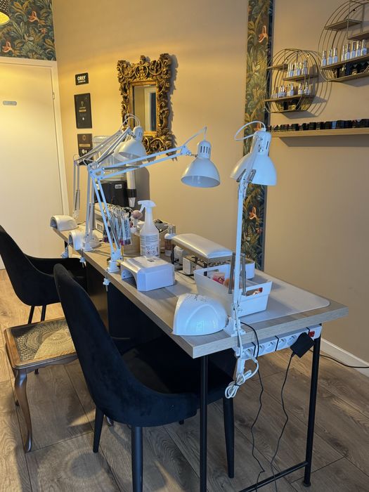 Biurko podwójne stylizacja paznokci