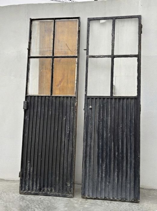 Portas de ferro antigas