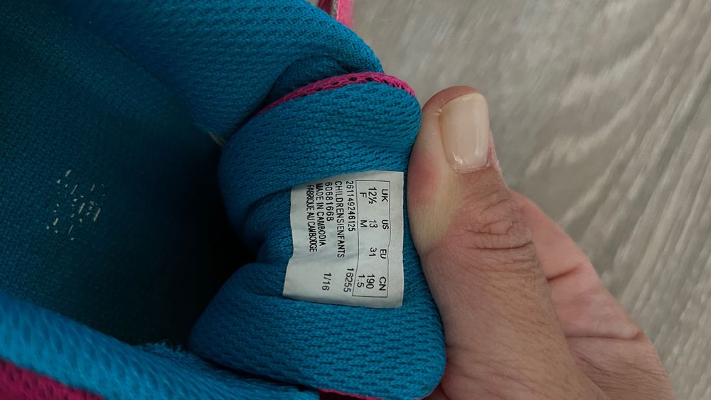 Продам кросівки на дівчинку