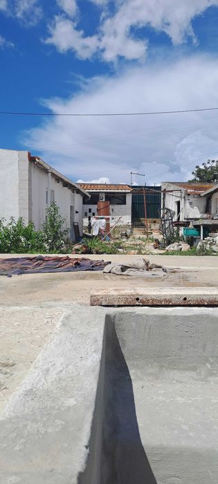 Moradia terrea com piscina para recuperar