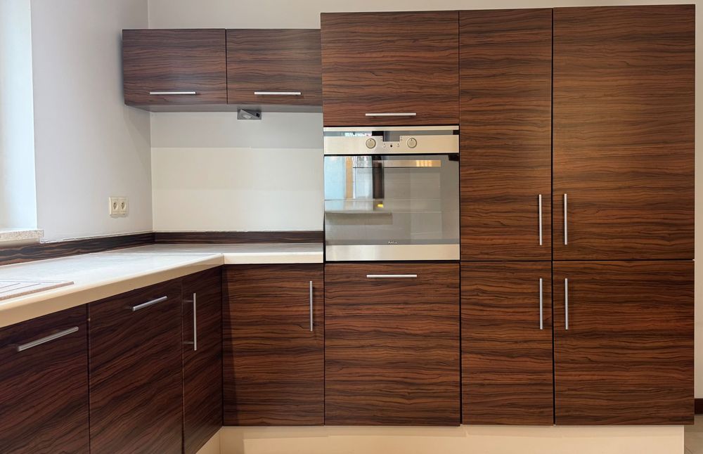 Meble kuchenne w kolorze zebrano