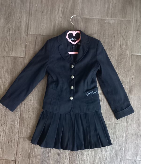 Шкільна форма для дівчинки