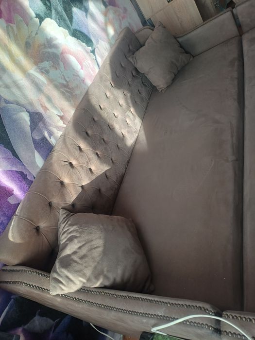Диваны  2 шт  в нормальном сосотянии