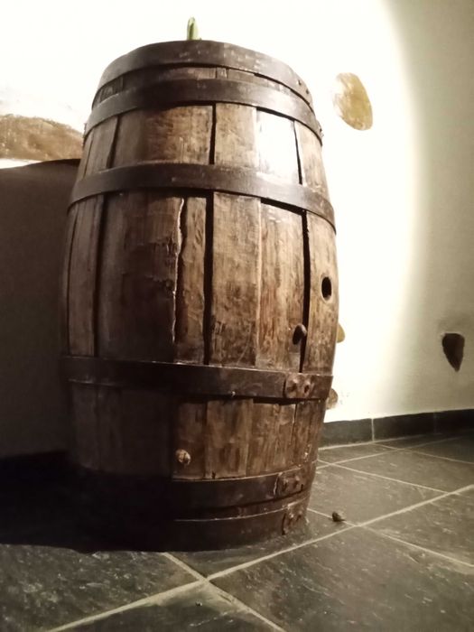 Barril de vinho em carvalho restaurado – peça decorativa única