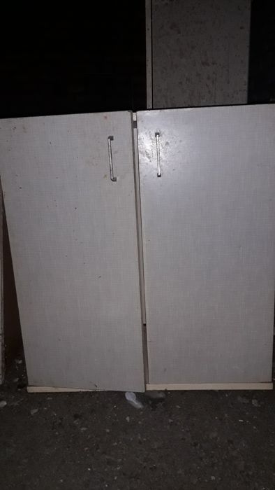 Кухонные шкафчики и тумбочки ..