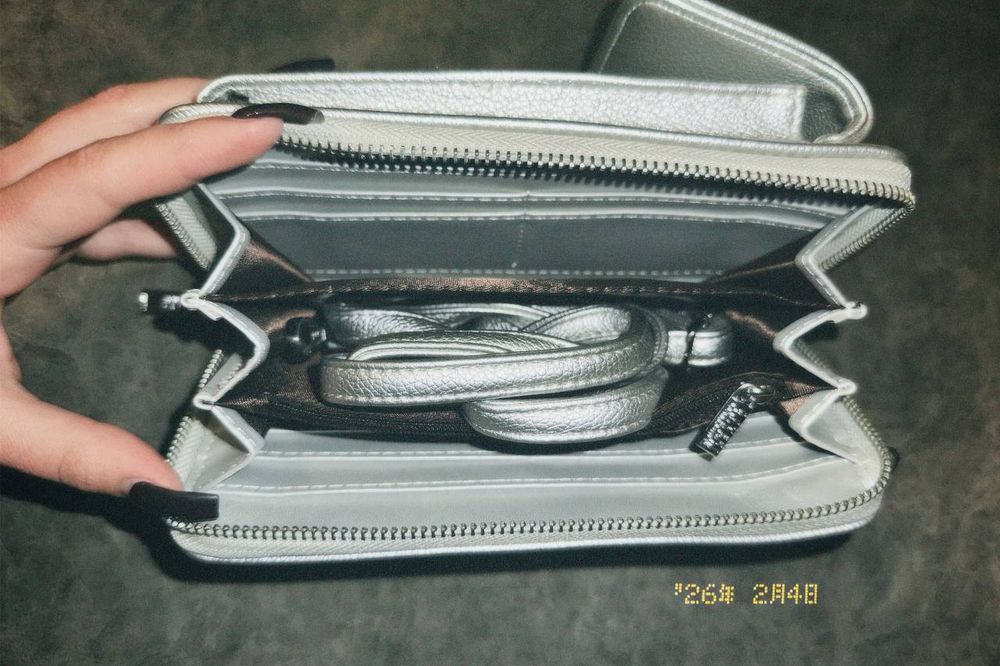 Жіноча сумка-гаманець з ремінцем