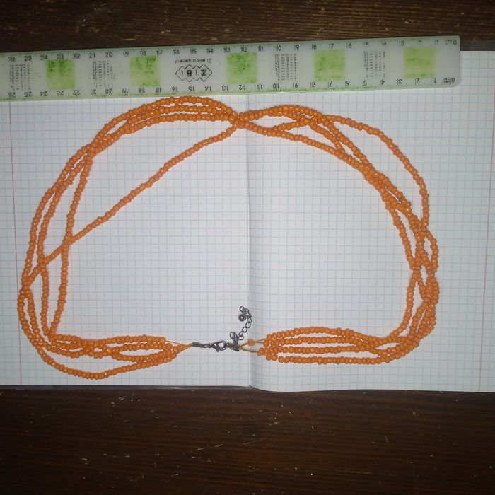 Бусы из натуральных камней.