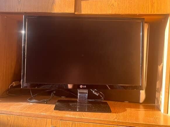 Монітор LG E2360-PN 23" - FullHD монітор у чудовому стані