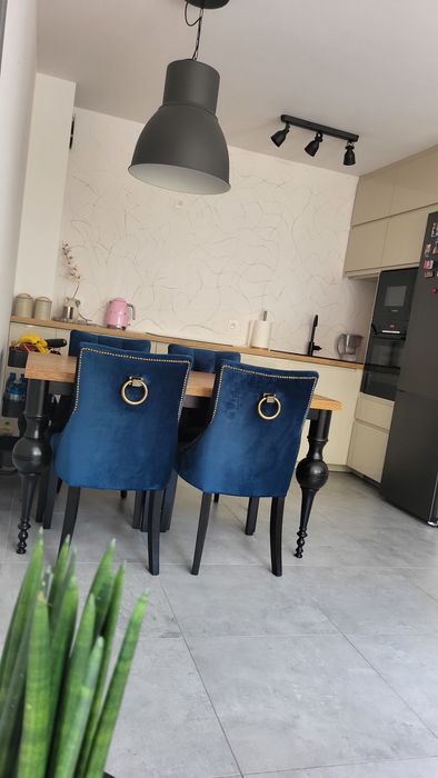 Sprzedam, 3 pokoje, garaż, 2 komórki  lokatorskie