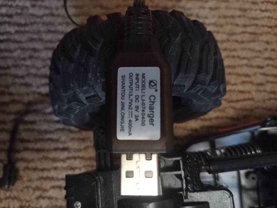 Машинка на дистанційному керуванні