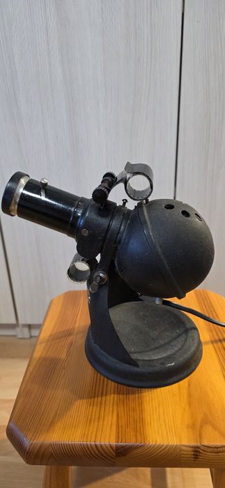 Zabytkowy rzutnik/projektor diaskop bajek z PRL