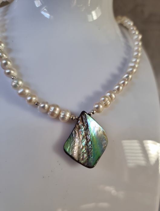 Wyjątkowy naszyjnik białe perły naturalne zawieszka Paua Abalone
