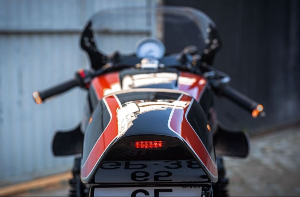 “Suzuki GSX 750 ES Café Racer ‘Fénix’ – única, Rusty Wrench, 1985”.