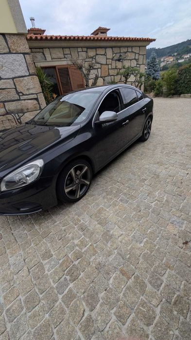 VOLVO S60 R design