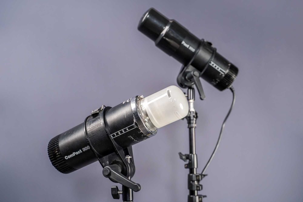 2 flashes Profoto Compact 300