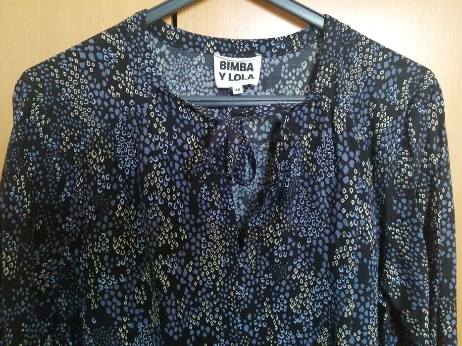 Vestido Bimba Y Lola fundo preto