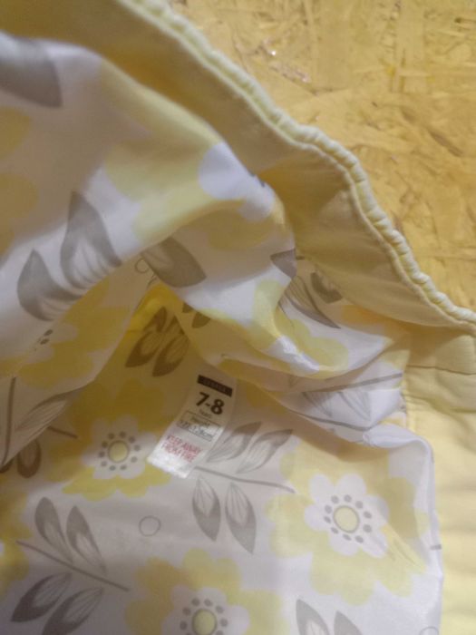 продам фирменный плащик ветровку на 6-7 лет на рост 122-128 см