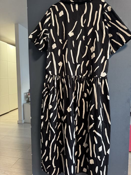 Czarna nie długa oversize sukienka z kołnierzykiem koszulowa