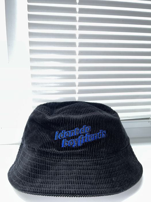 Вельветовая панама с вышитой надписью H&M