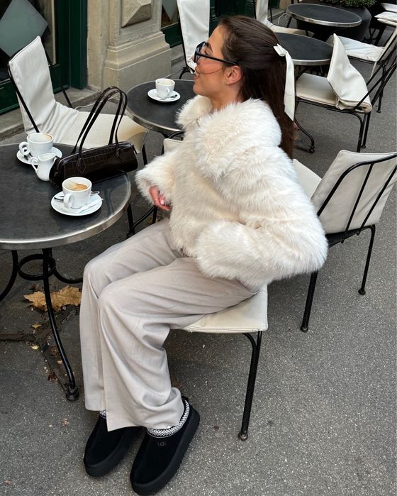 біла шуба PULL AND BEAR