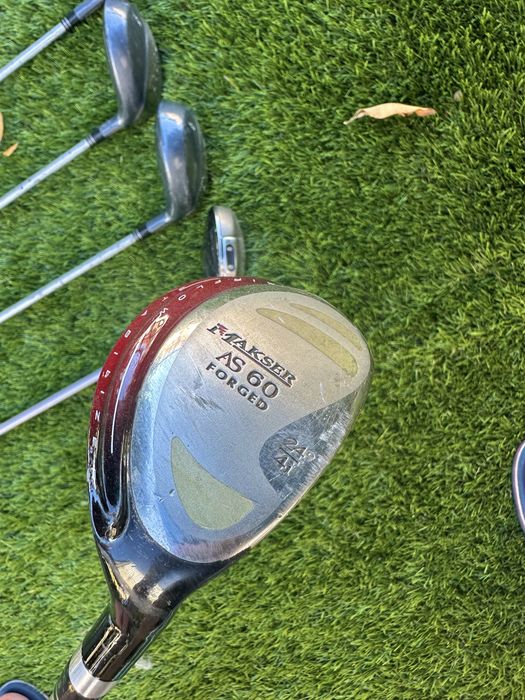 Conjunto de Golfe Completo — Saco, +13 Tacos, Putter Odyssey White Hot e Acessórios