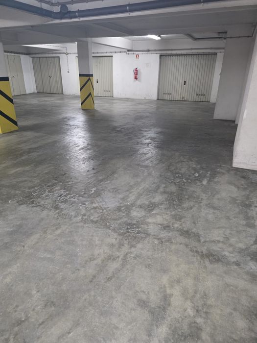 Aluga-se Garagem