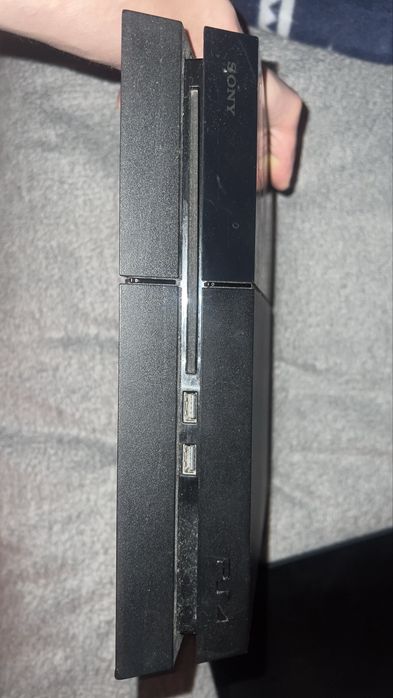Ps4 1TB konsola +pad