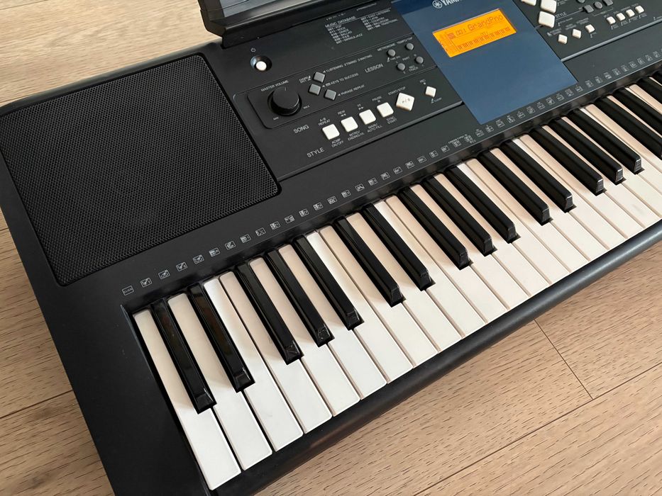 Keyboard Yamaha PSR E333