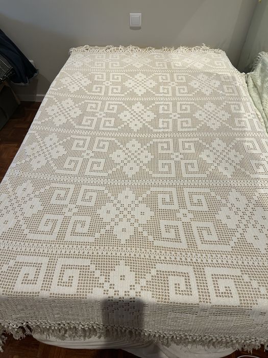 Colcha ou toalha de renda branca