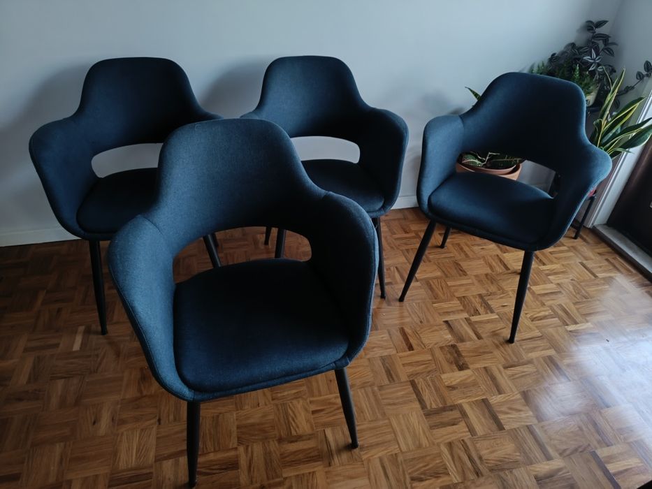 4 cadeiras da AREA STORE